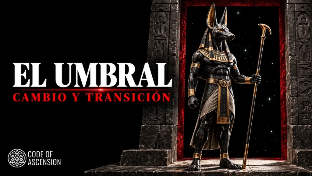 Anubis de pie con un bastón en un portal de piedra iluminado en rojo, junto al título «El umbral: cambio y transición».